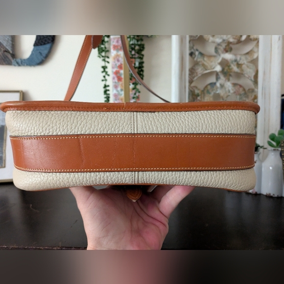 Dooney & Bourke Vintage AWL Bone & British Tan Cavalry Body Bag - Made in USA - Picture 7 of 16